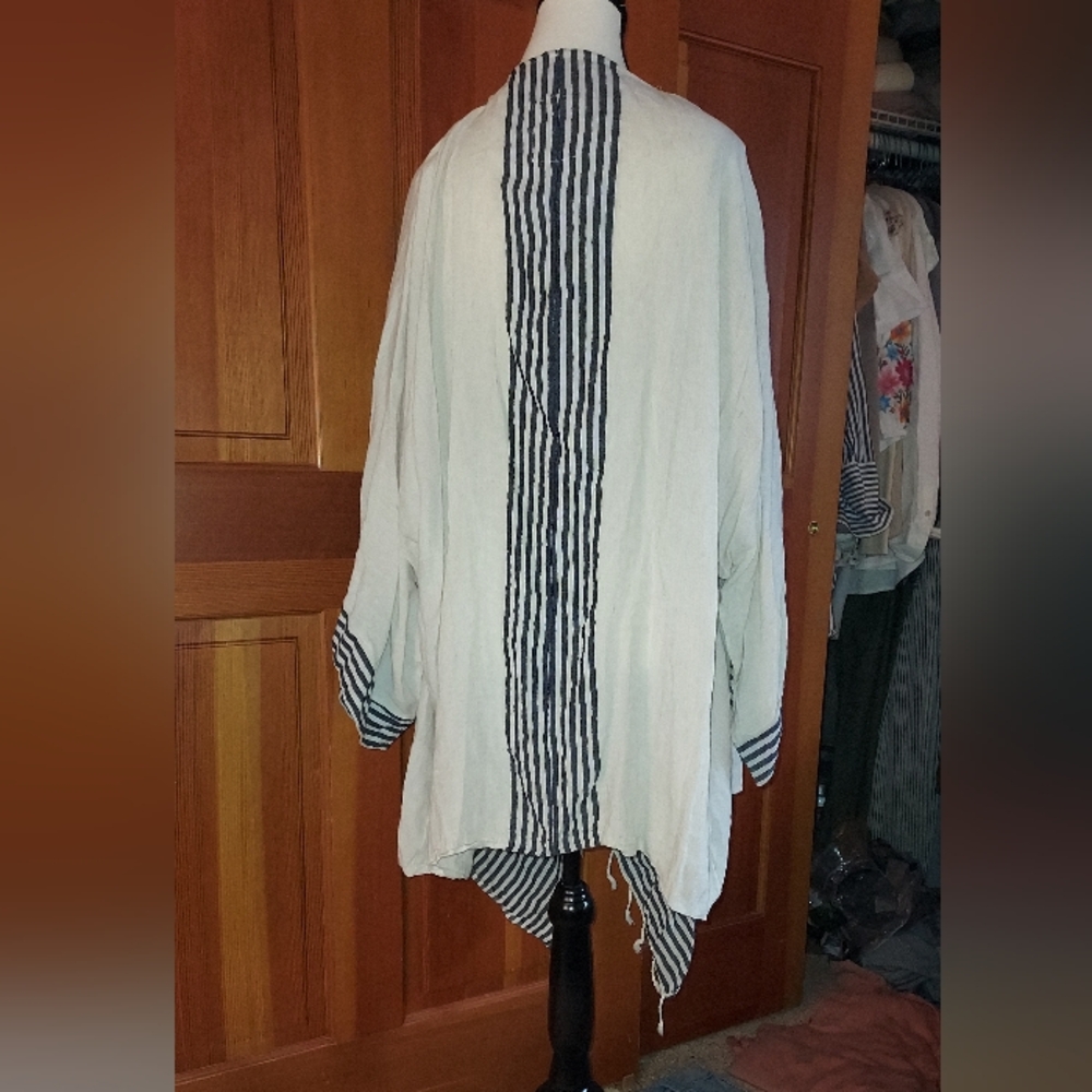 Hand Loomed 100% Cotton Striped Shawl With Sleeve with Fringe - Picture 2 of 3